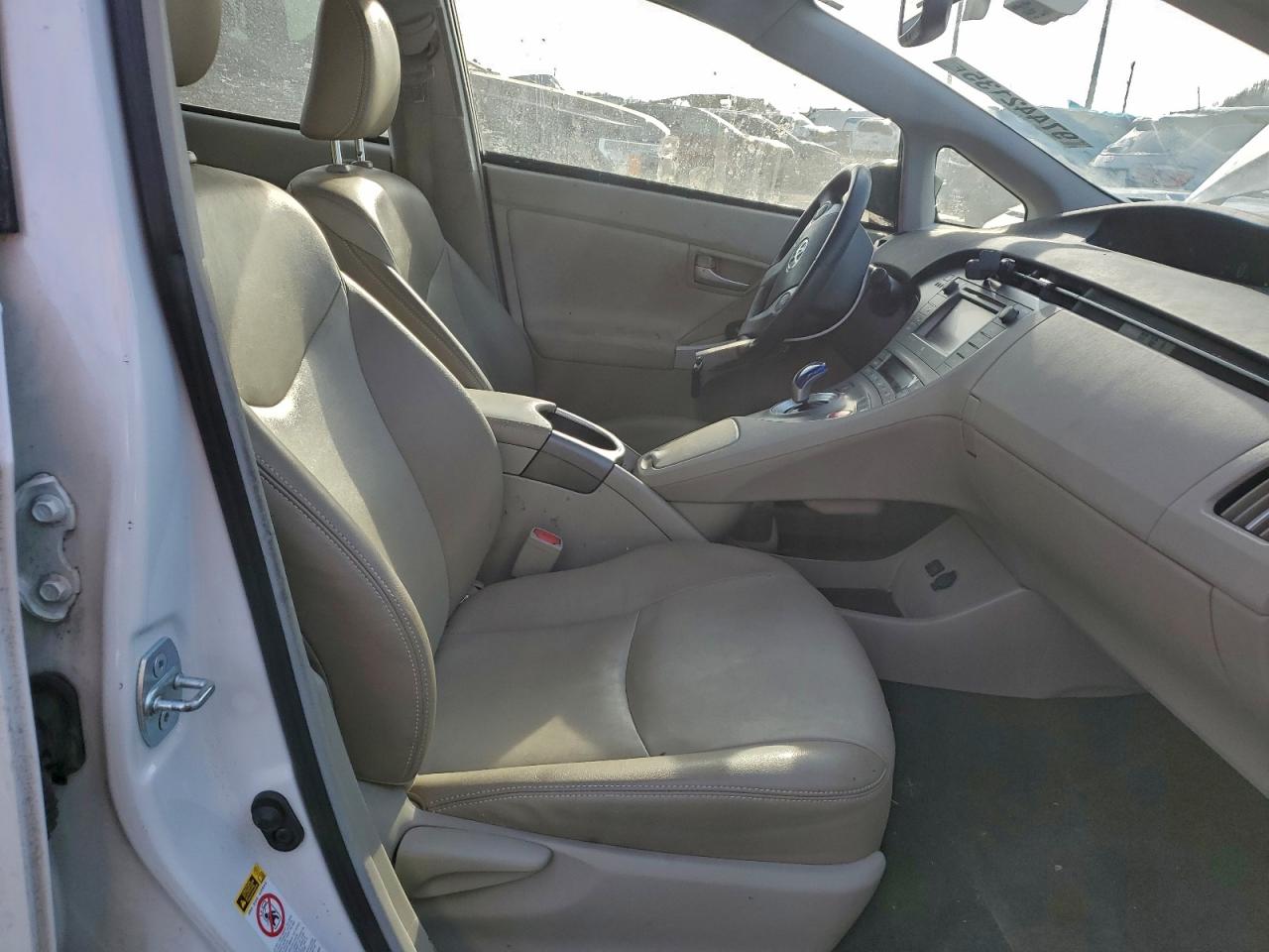 2014 TOYOTA PRIUS photo 7