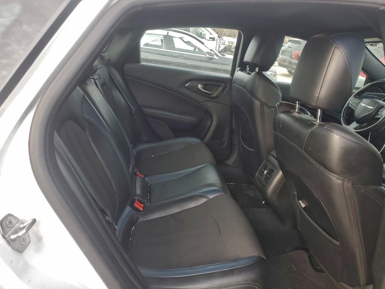 2015 CHRYSLER 200 S photo 10