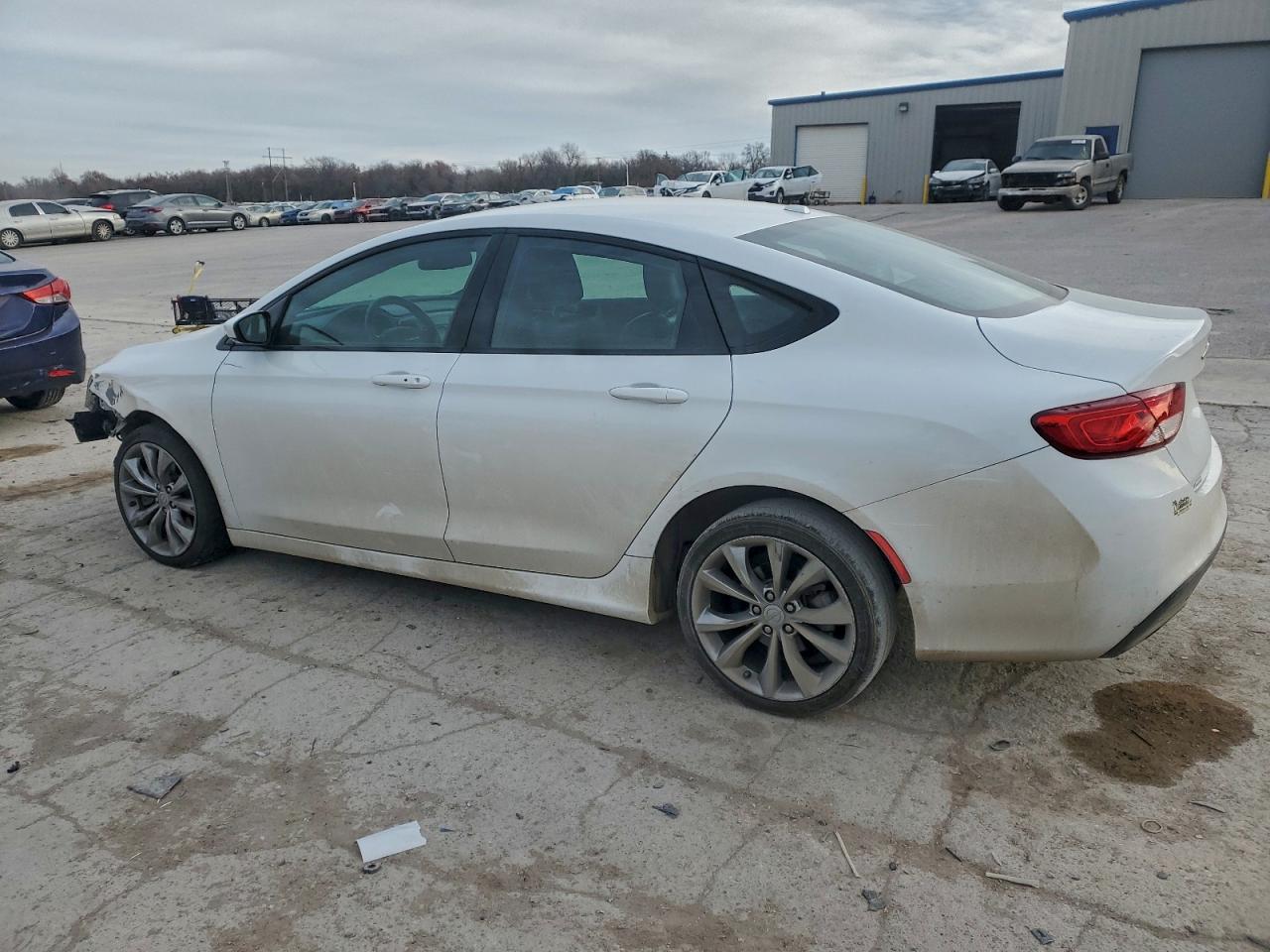 2015 CHRYSLER 200 S photo 2