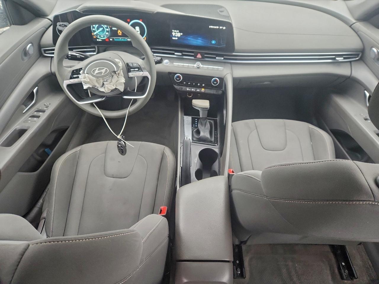 2024 HYUNDAI ELANTRA SEL photo 8