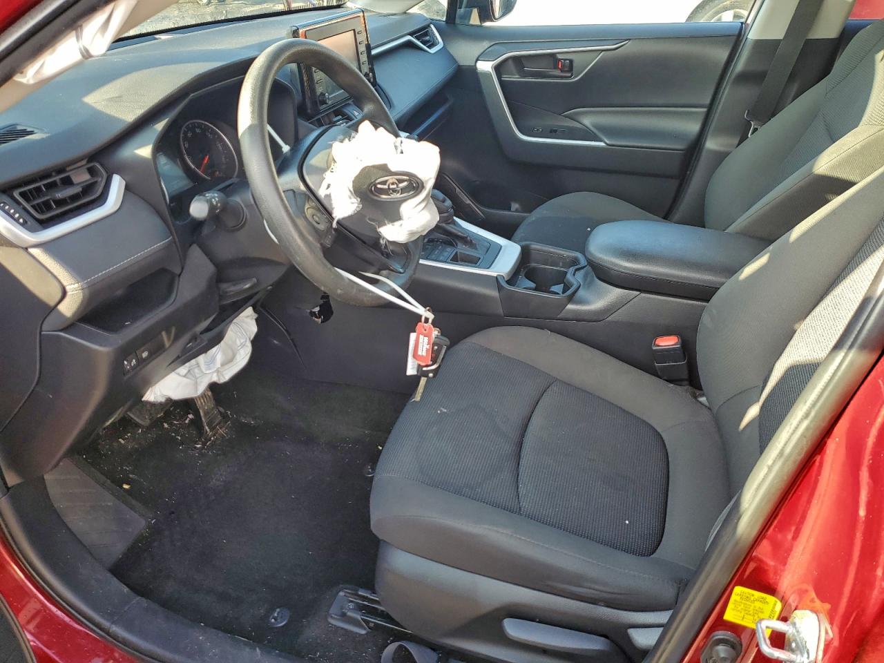 2021 TOYOTA RAV4 LE photo 7