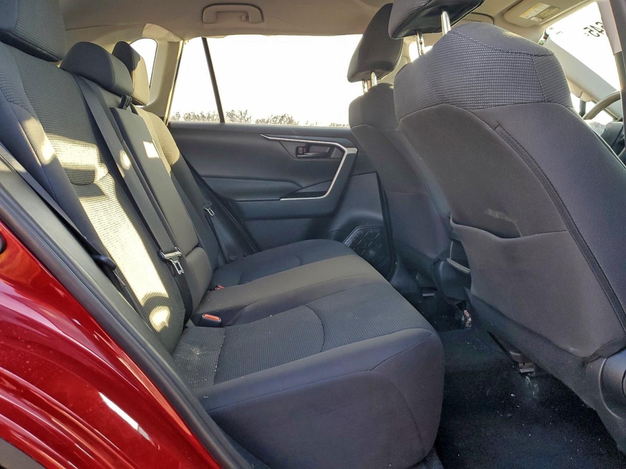 2021 TOYOTA RAV4 LE photo 11