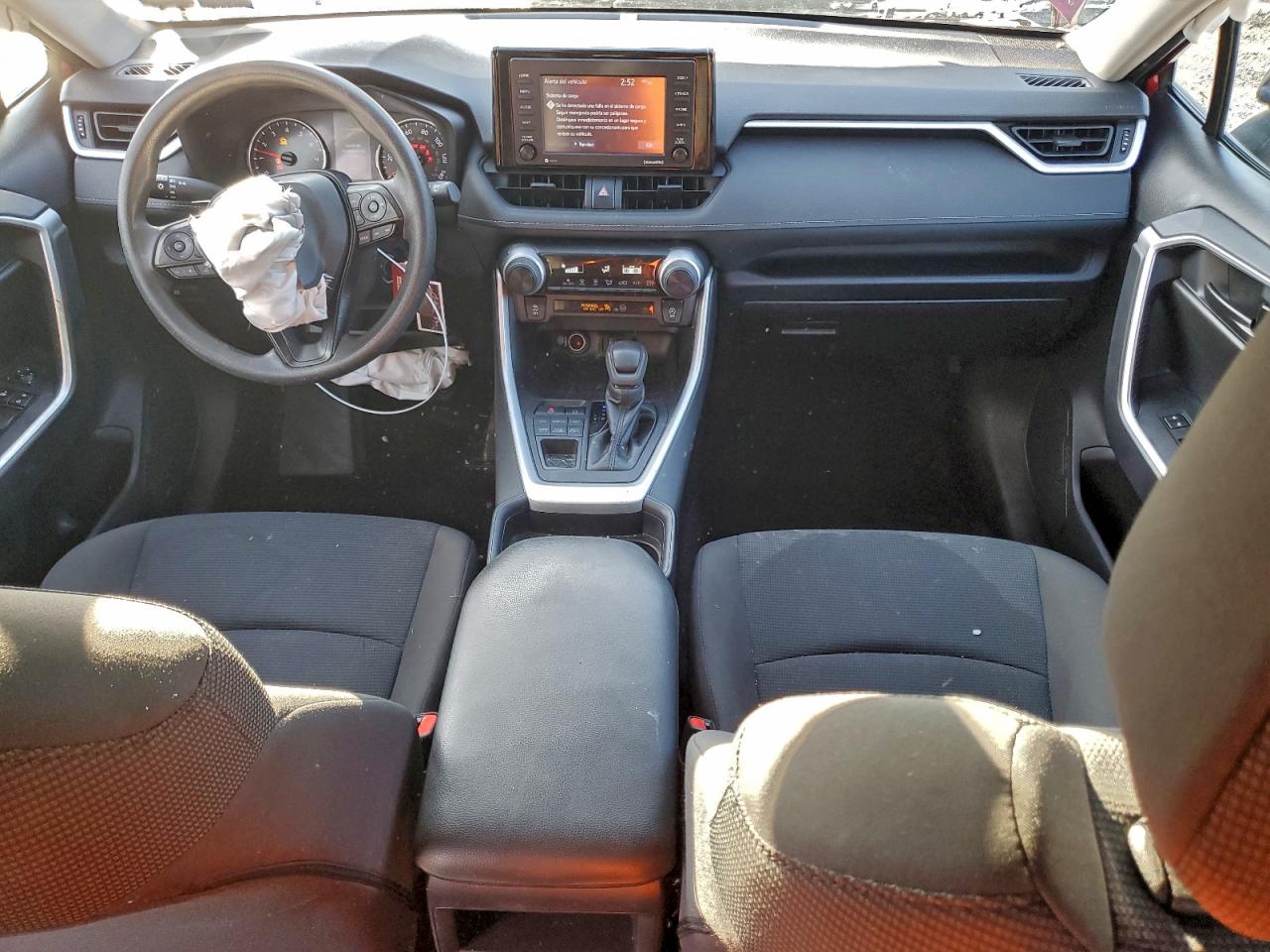 2021 TOYOTA RAV4 LE photo 8