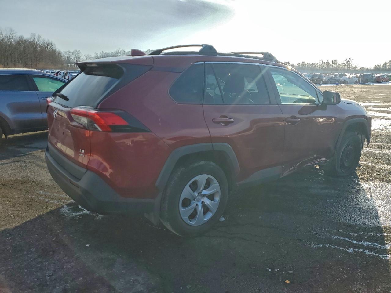 2021 TOYOTA RAV4 LE photo 3