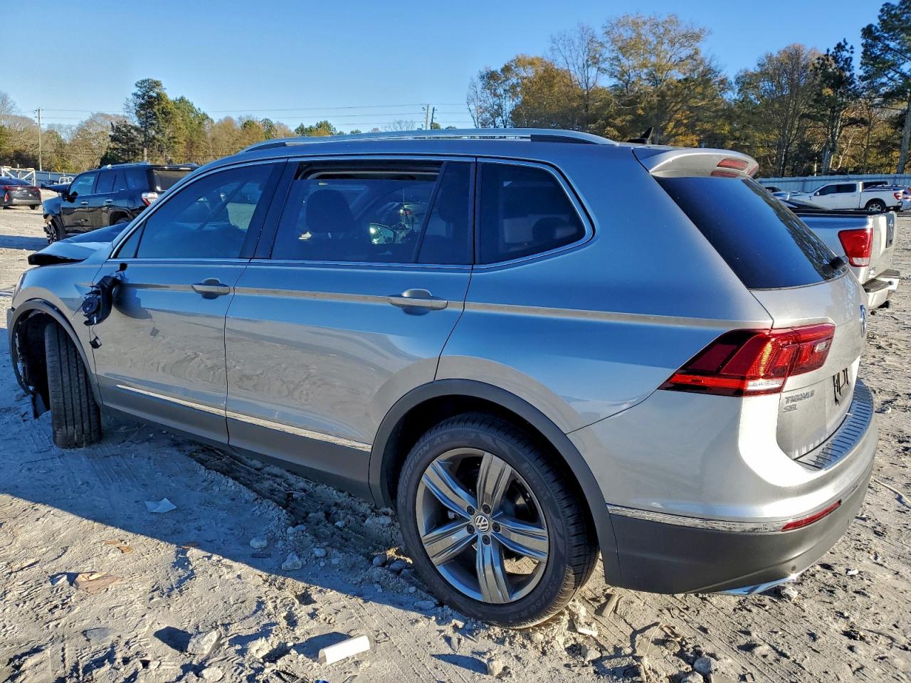2020 VOLKSWAGEN TIGUAN SE photo 2