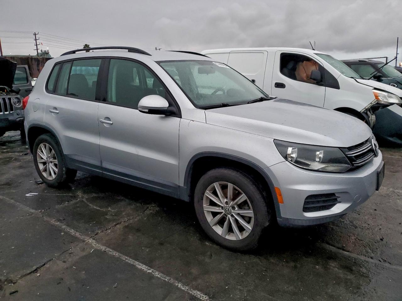 2017 VOLKSWAGEN TIGUAN S photo 4