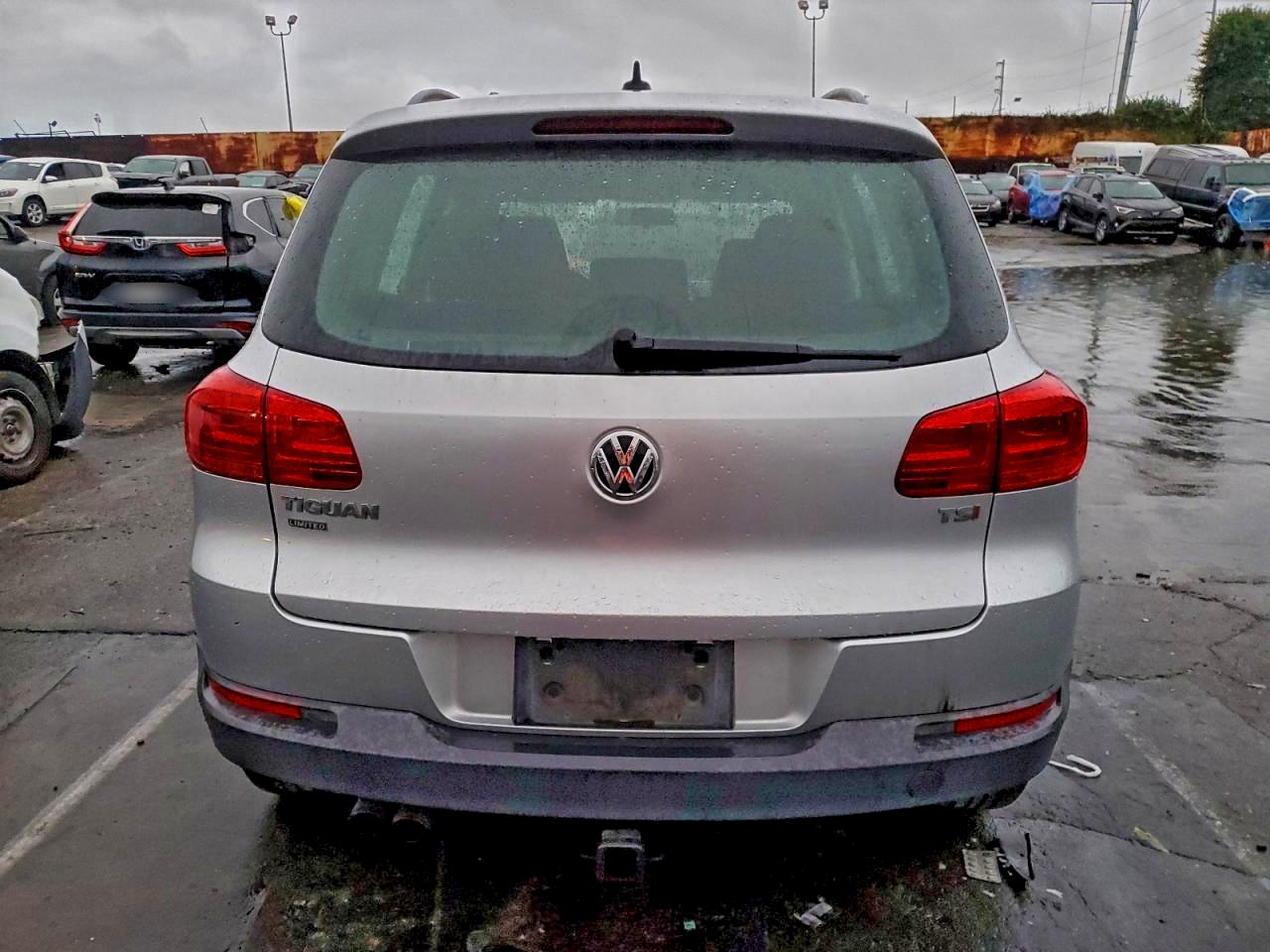 2017 VOLKSWAGEN TIGUAN S photo 6