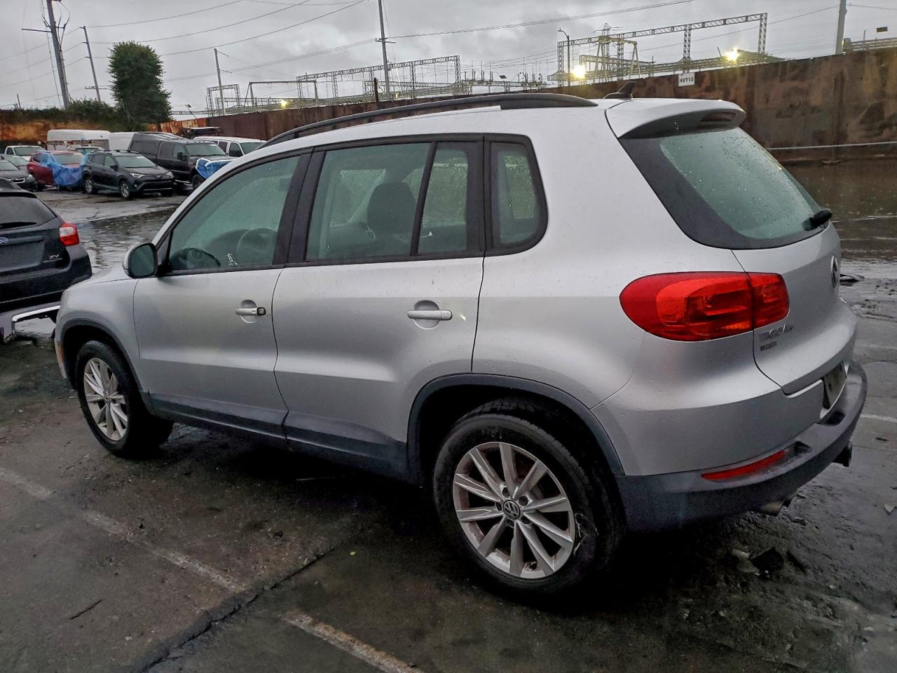2017 VOLKSWAGEN TIGUAN S photo 2