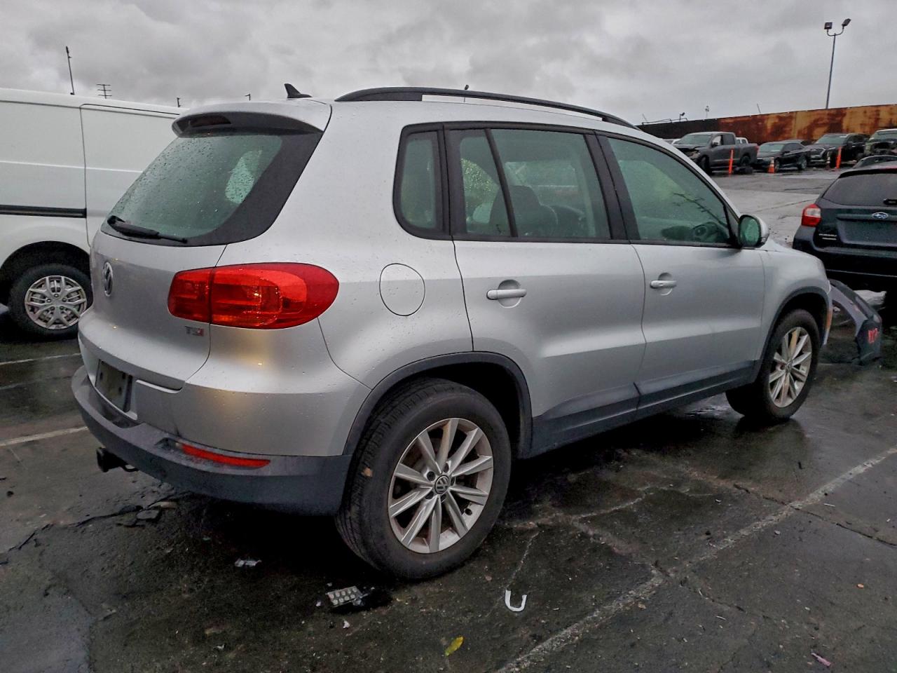 2017 VOLKSWAGEN TIGUAN S photo 3