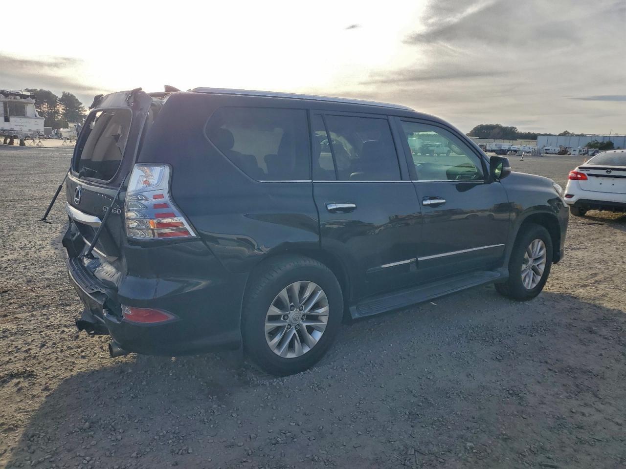 2016 LEXUS GX 460 photo 3