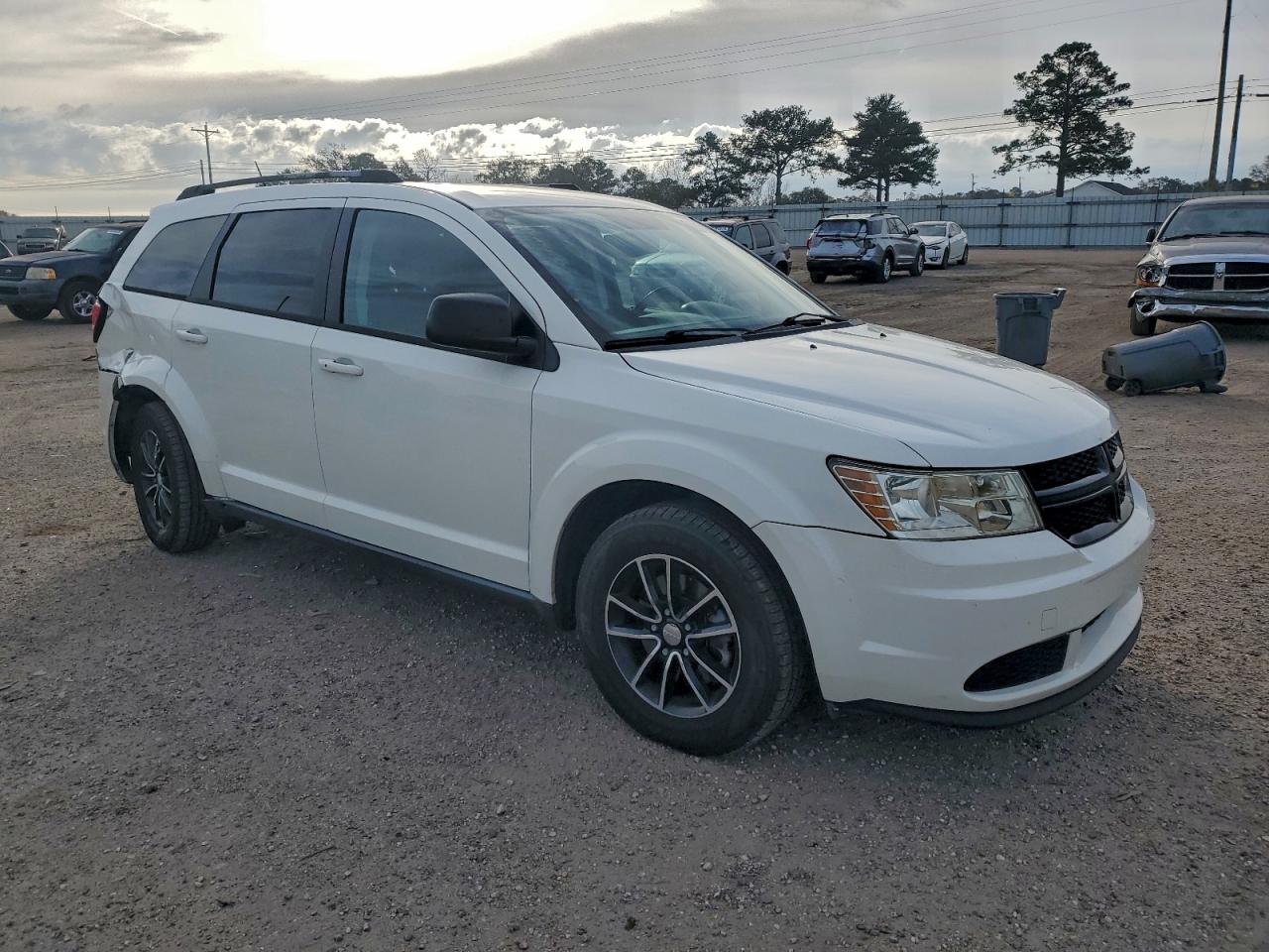 2017 DODGE JOURNEY SE photo 4
