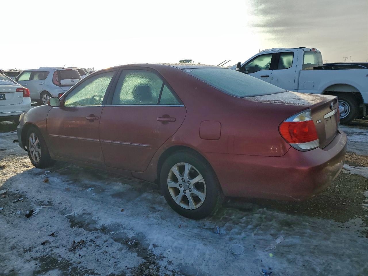 2005 TOYOTA CAMRY LE photo 2
