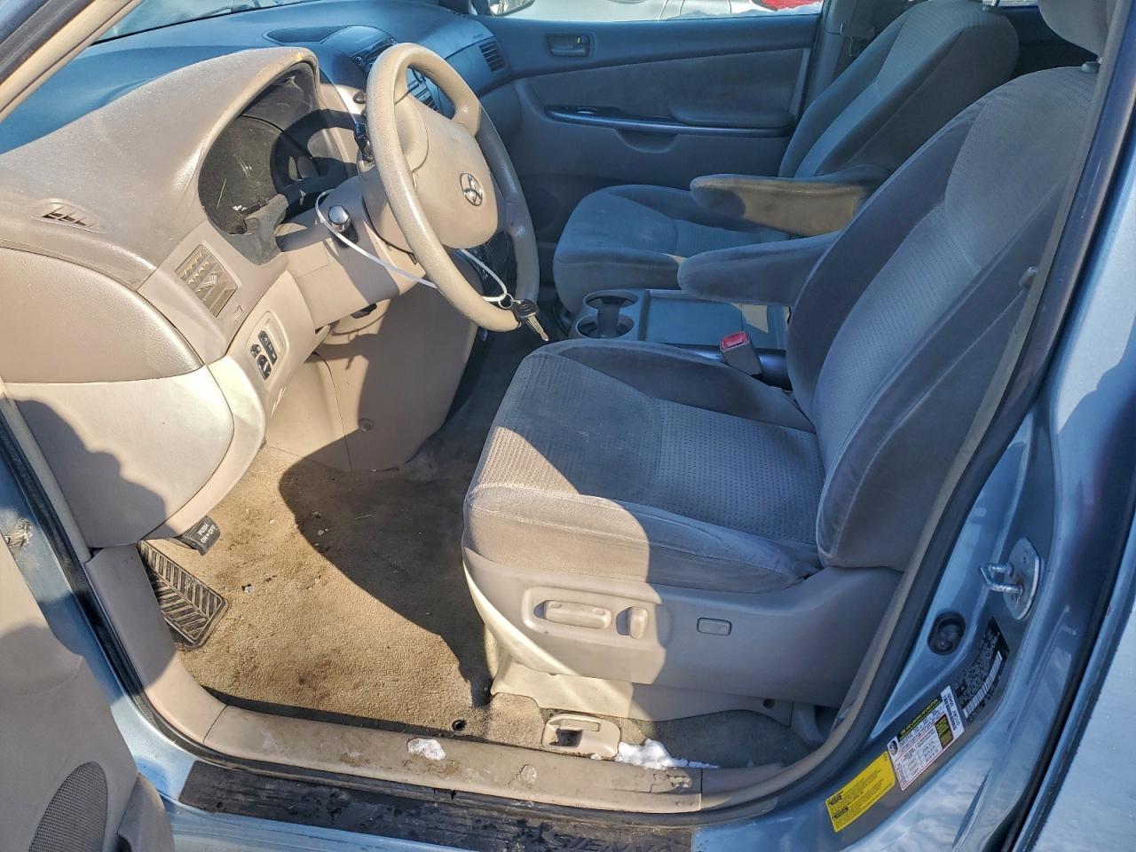 2008 TOYOTA SIENNA CE photo 7