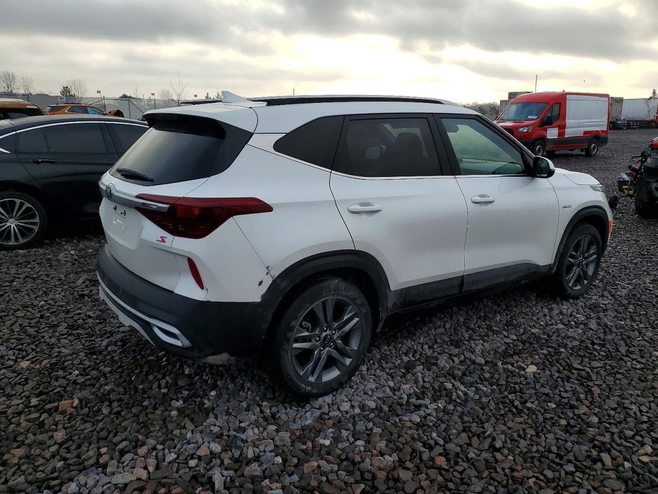 2021 KIA SELTOS S photo 3