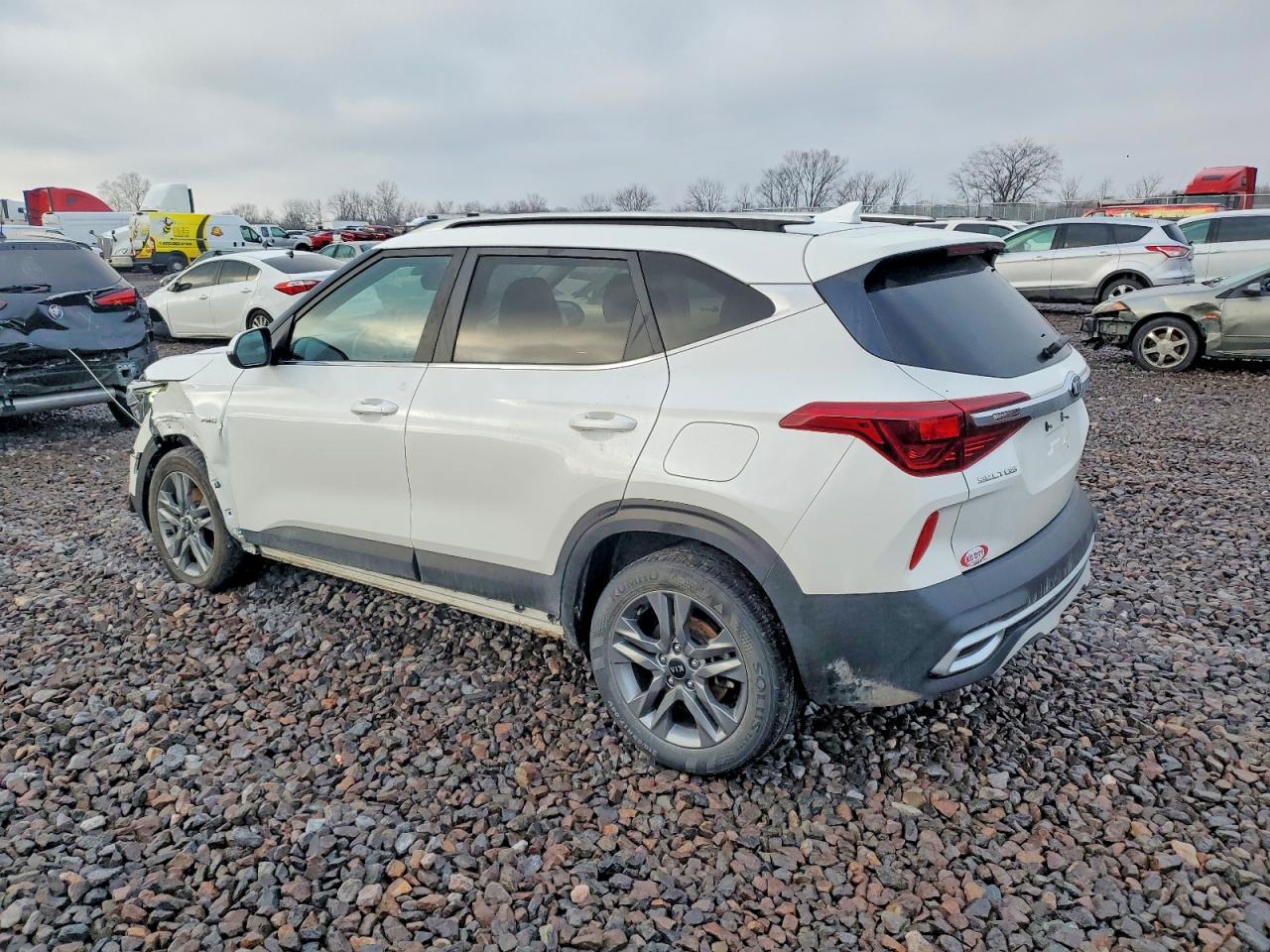 2021 KIA SELTOS S photo 2