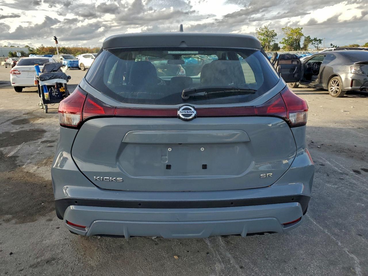 2021 NISSAN KICKS SR photo 6