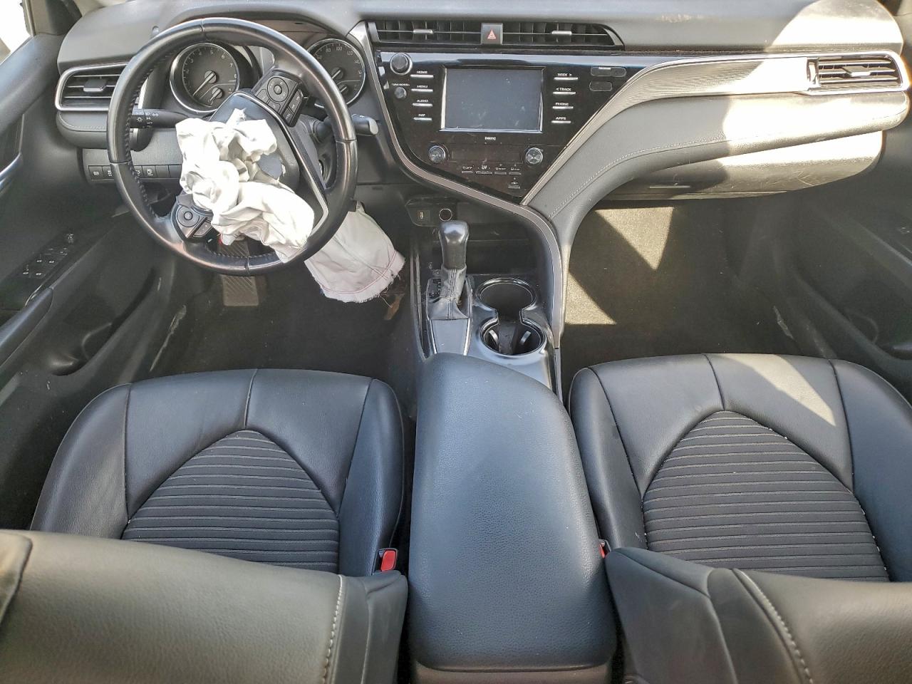 2020 TOYOTA CAMRY SE photo 8