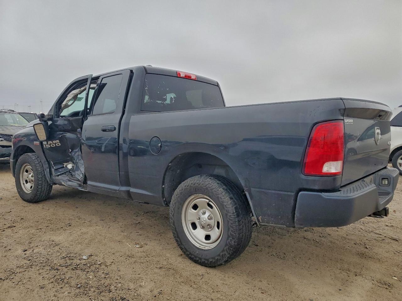 2016 RAM 1500 photo 2