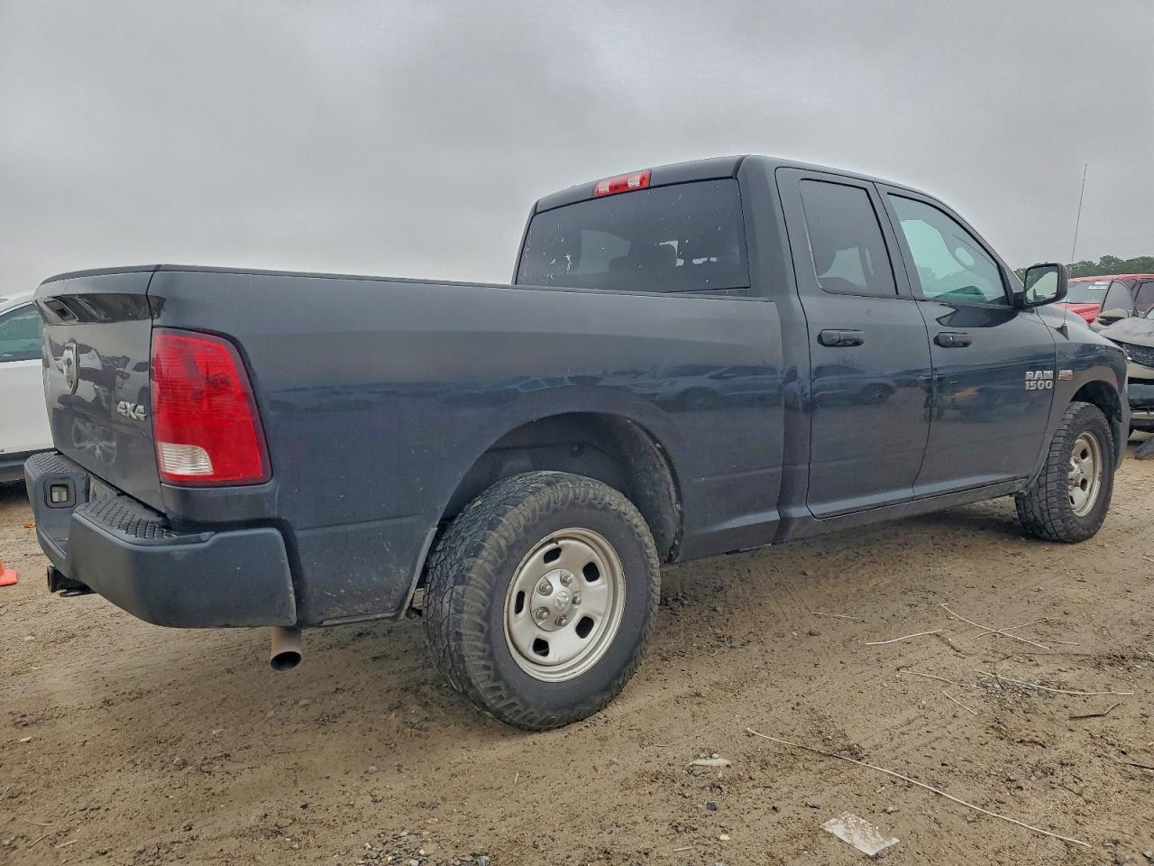 2016 RAM 1500 photo 3