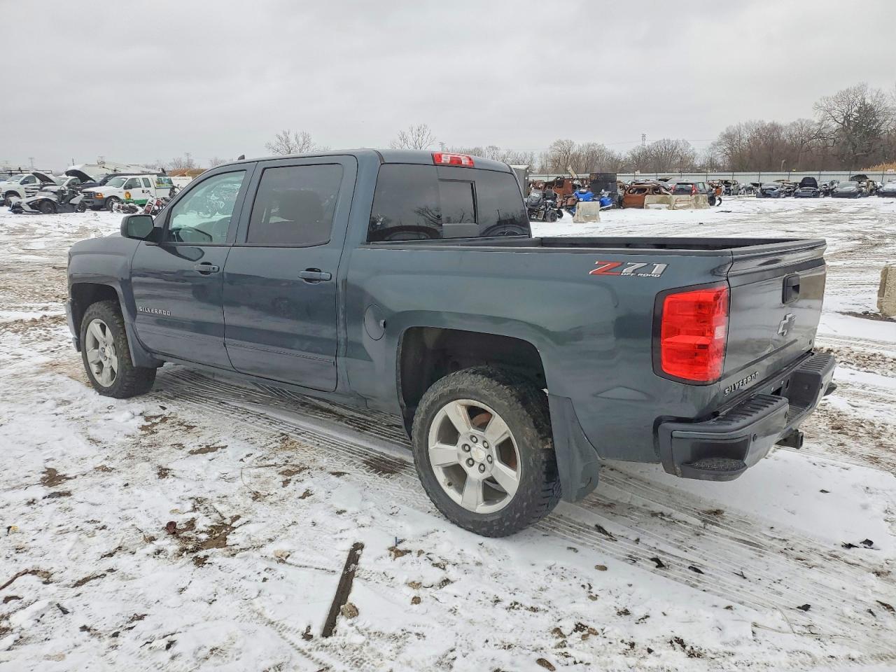 2018 CHEVROLET SILVERADO K1500 LT photo 2
