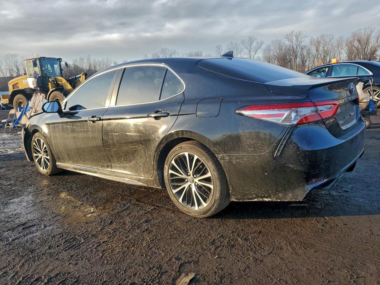 2020 TOYOTA CAMRY SE photo 2