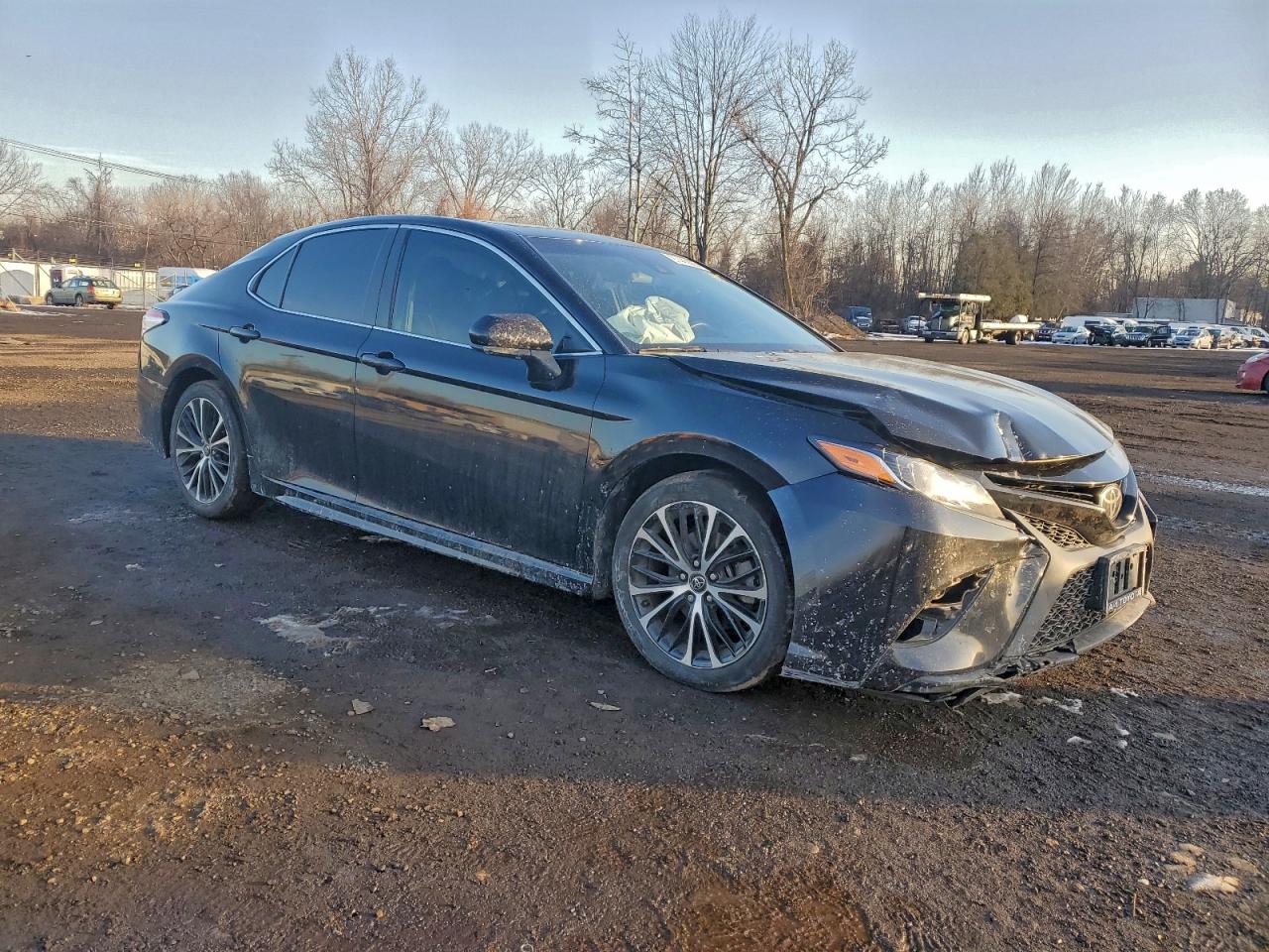 2020 TOYOTA CAMRY SE photo 4