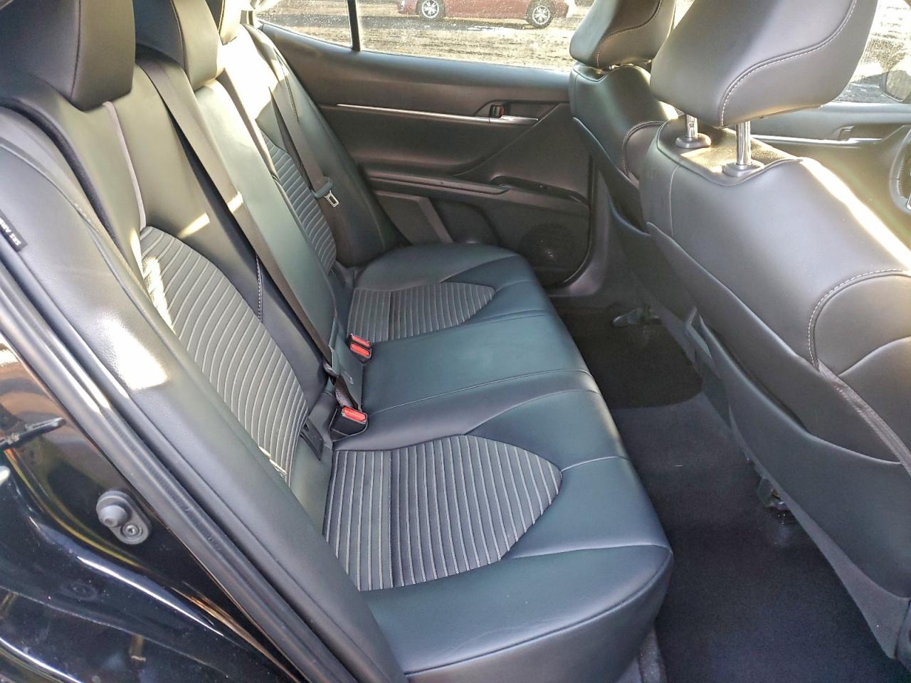 2020 TOYOTA CAMRY SE photo 10