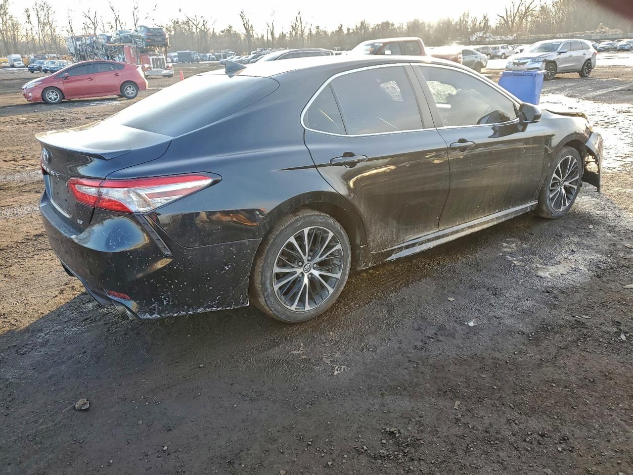 2020 TOYOTA CAMRY SE photo 3