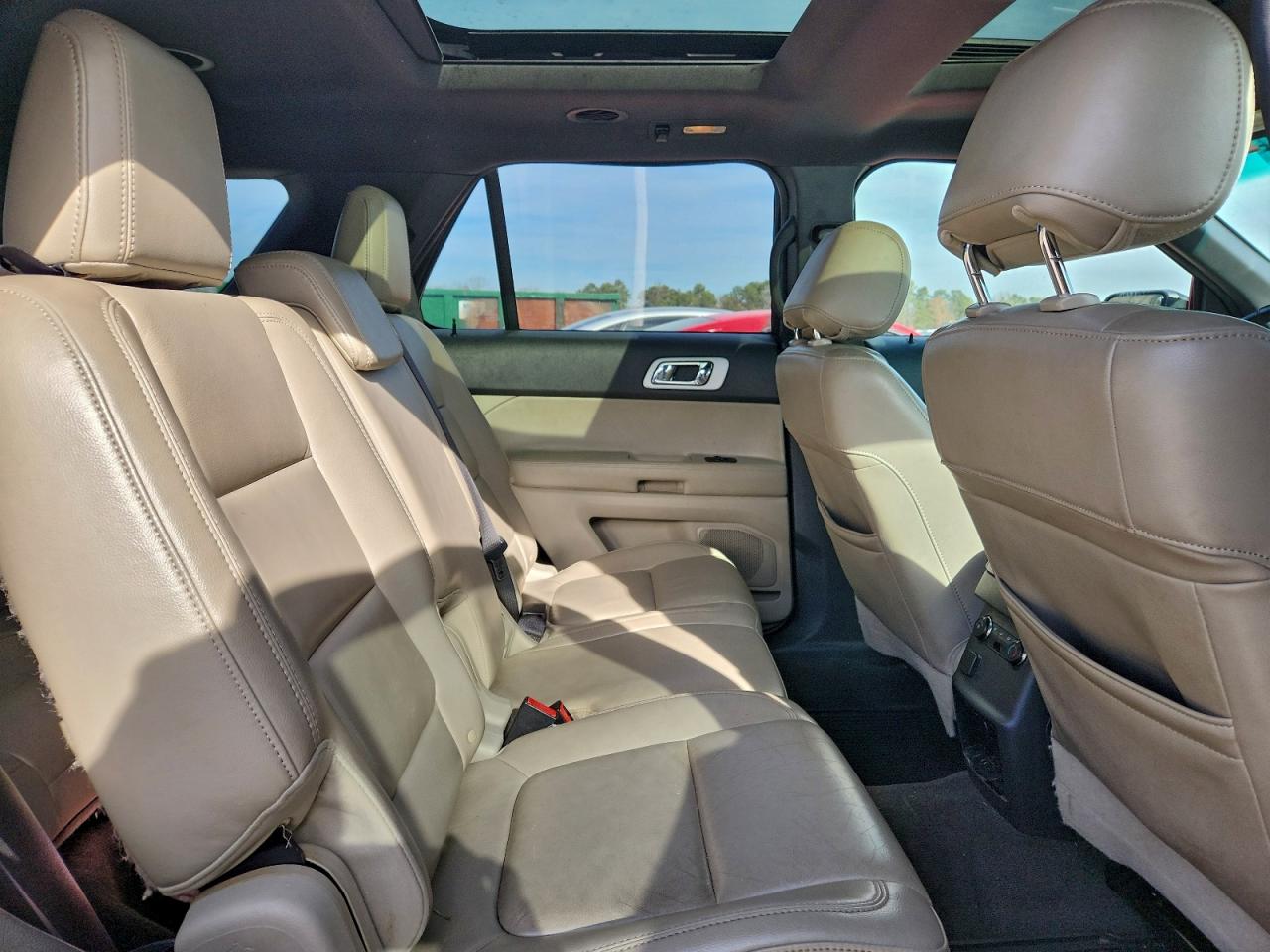 2011 FORD EXPLORER XLT photo 5