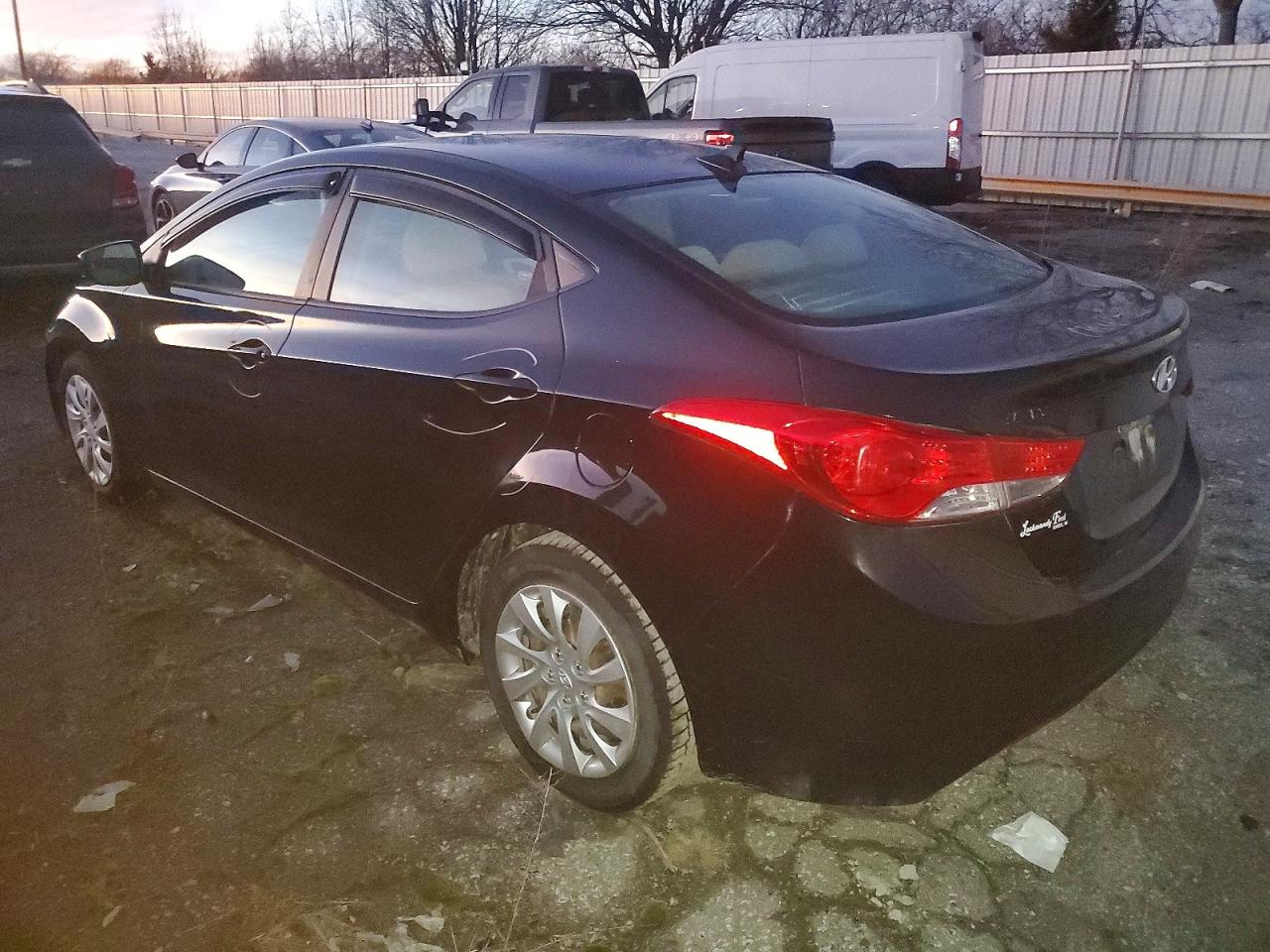 2012 HYUNDAI ELANTRA GLS photo 2