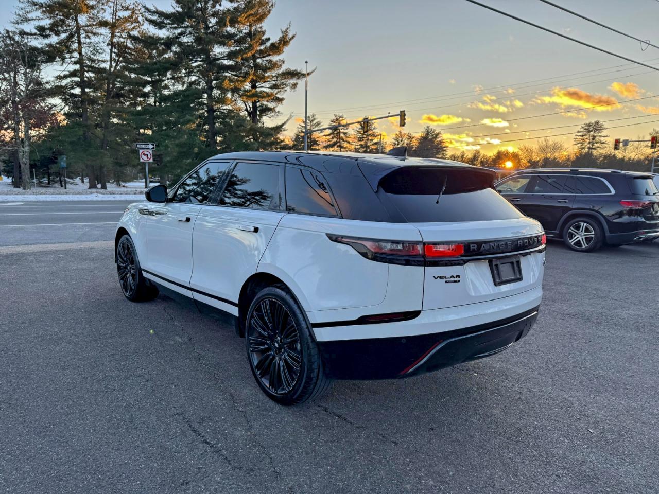 2018 LAND ROVER RANGE ROVER VELAR S photo 4