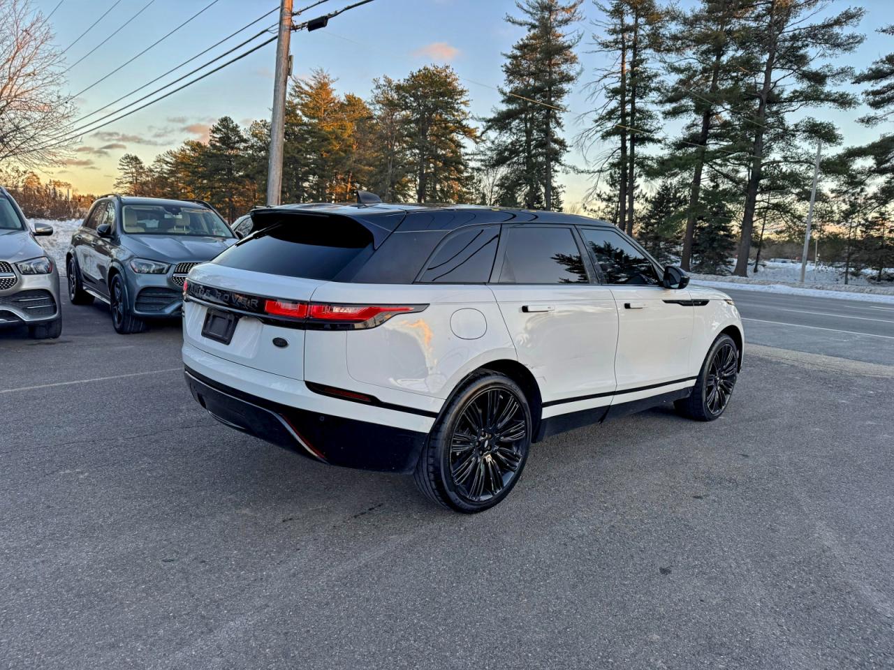 2018 LAND ROVER RANGE ROVER VELAR S photo 3