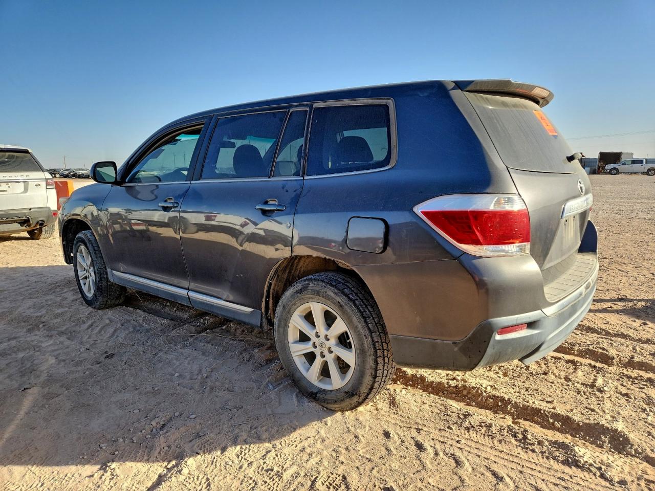 2012 TOYOTA HIGHLANDER BASE photo 2