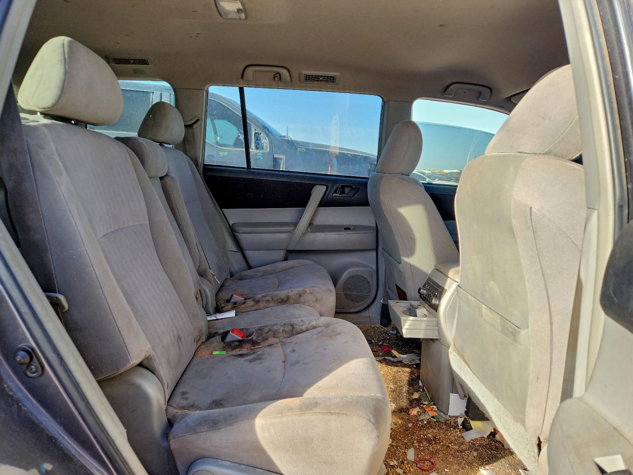 2012 TOYOTA HIGHLANDER BASE photo 11