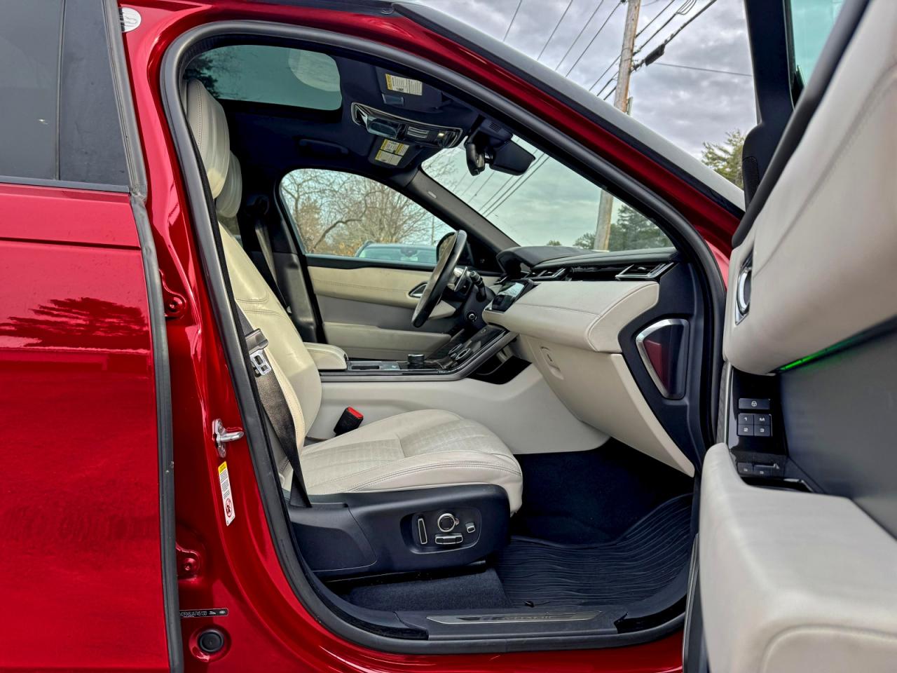 2018 LAND ROVER RANGE ROVER VELAR R-DYNAMIC HSE photo 9