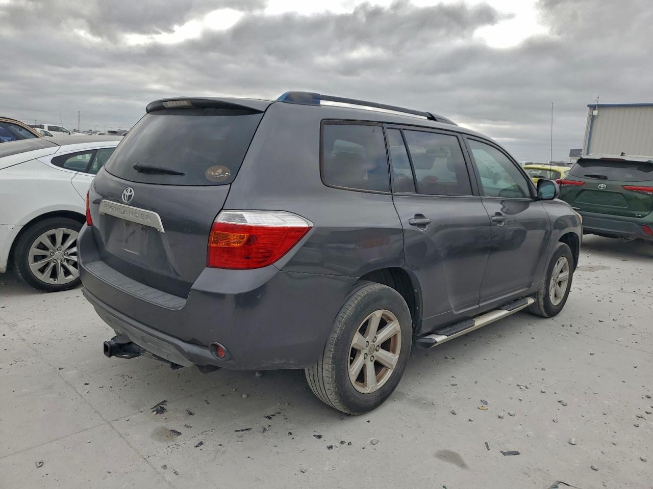 2010 TOYOTA HIGHLANDER photo 3