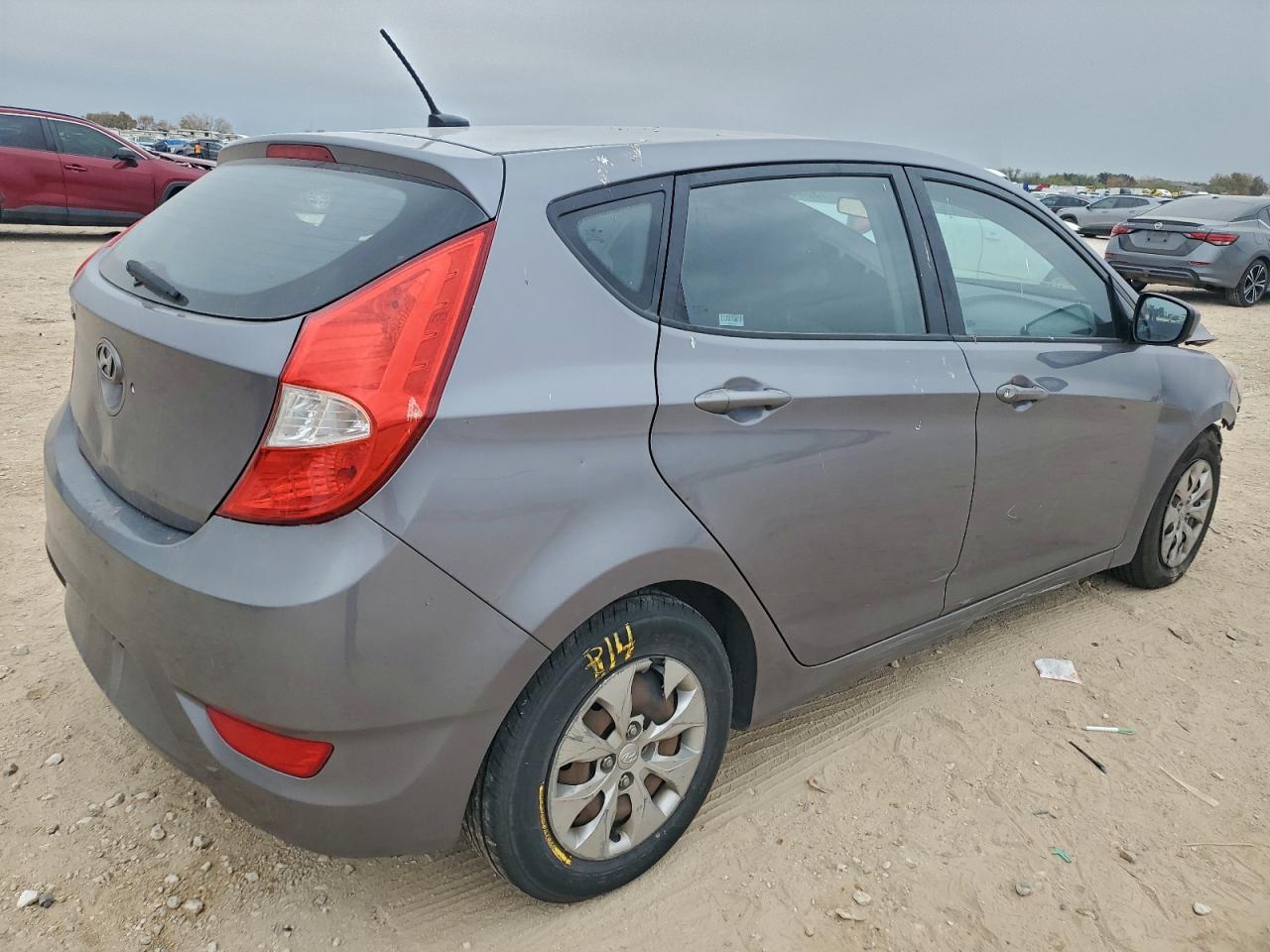 2015 HYUNDAI ACCENT GS photo 3