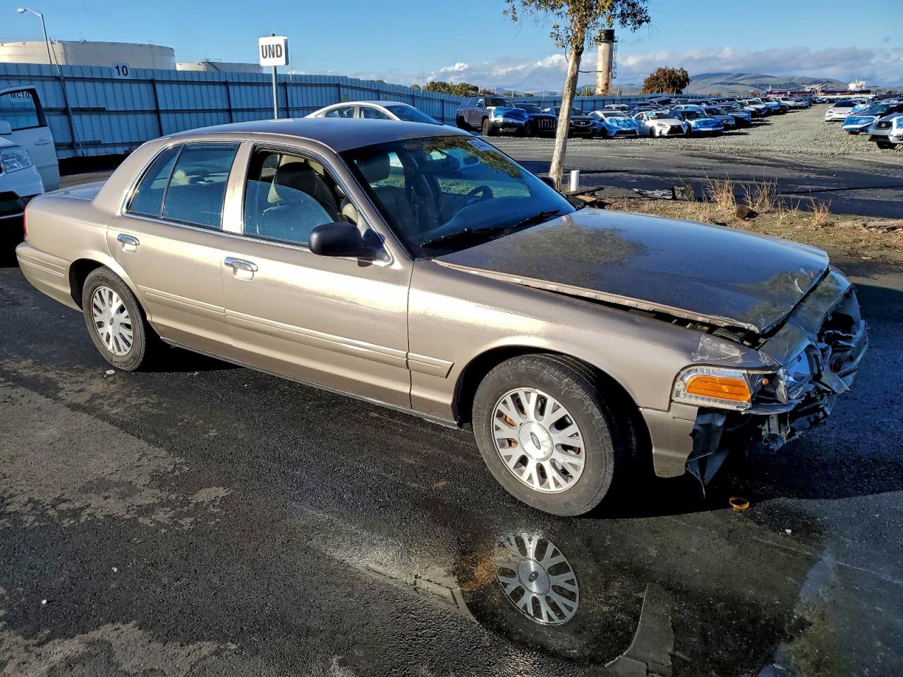 2003 FORD CROWN VICTORIA LX photo 4