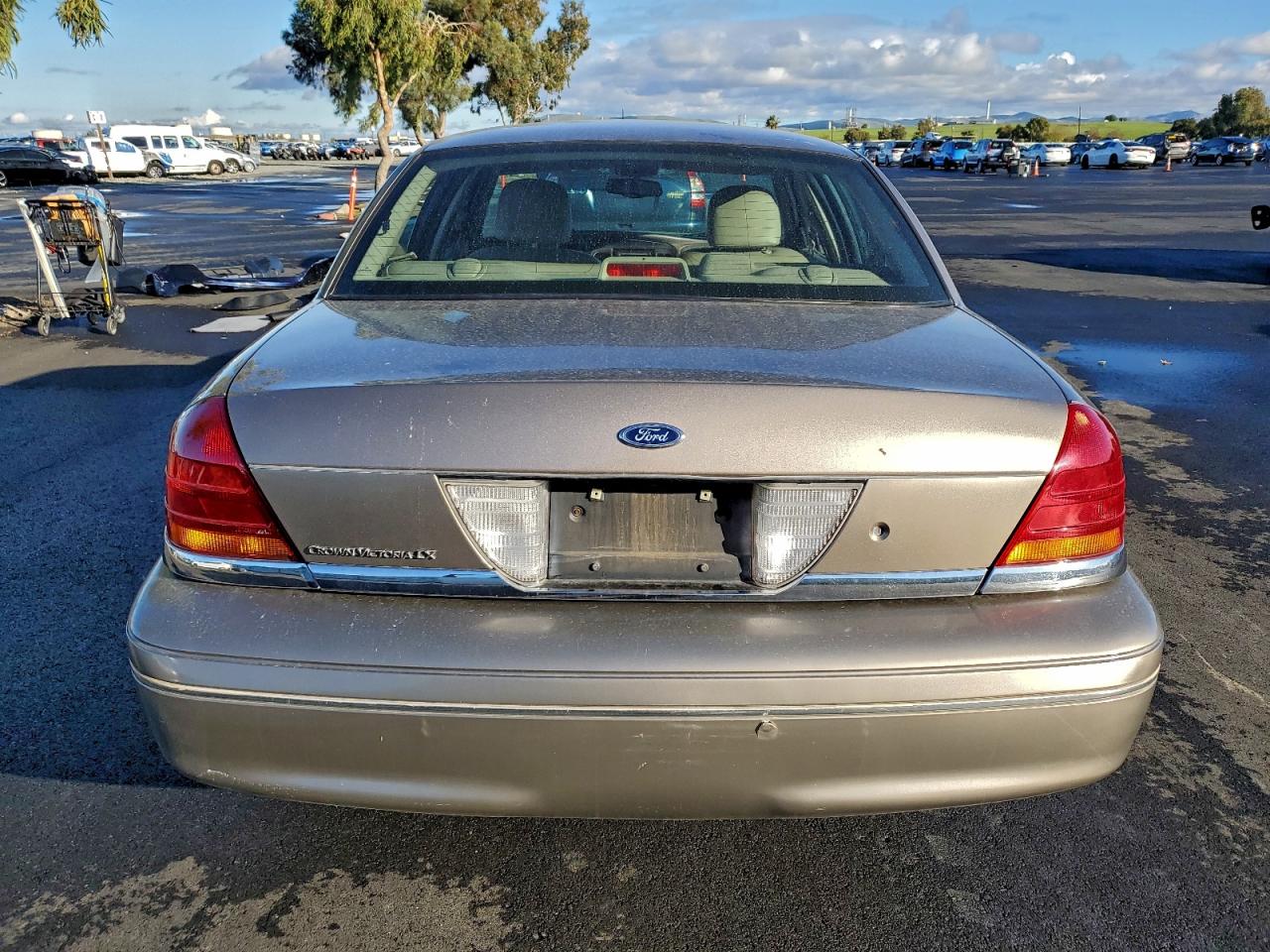 2003 FORD CROWN VICTORIA LX photo 6