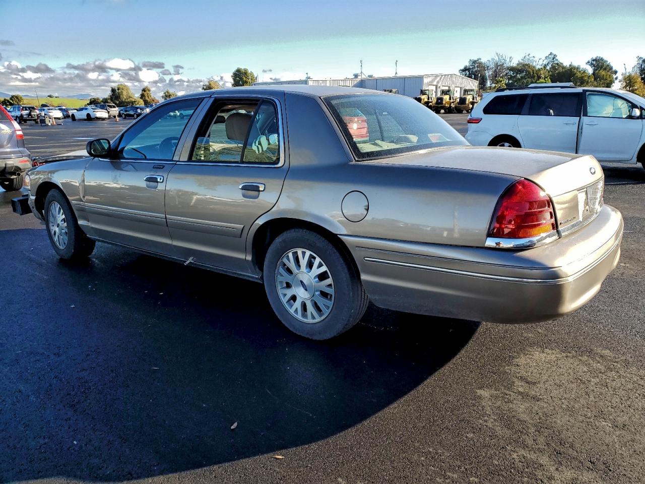 2003 FORD CROWN VICTORIA LX photo 2
