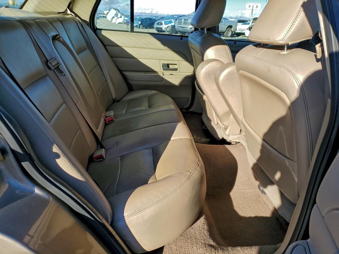 2003 FORD CROWN VICTORIA LX photo 10