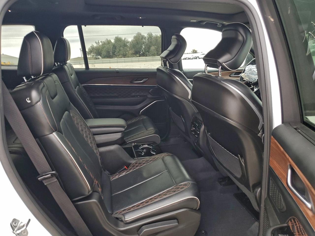 2023 JEEP GRAND CHEROKEE L SUMMIT photo 11
