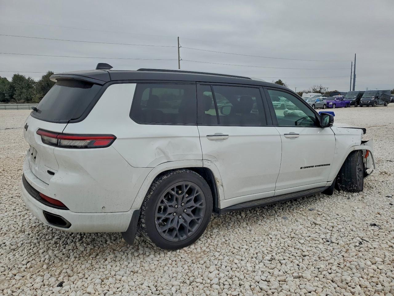 2023 JEEP GRAND CHEROKEE L SUMMIT photo 3