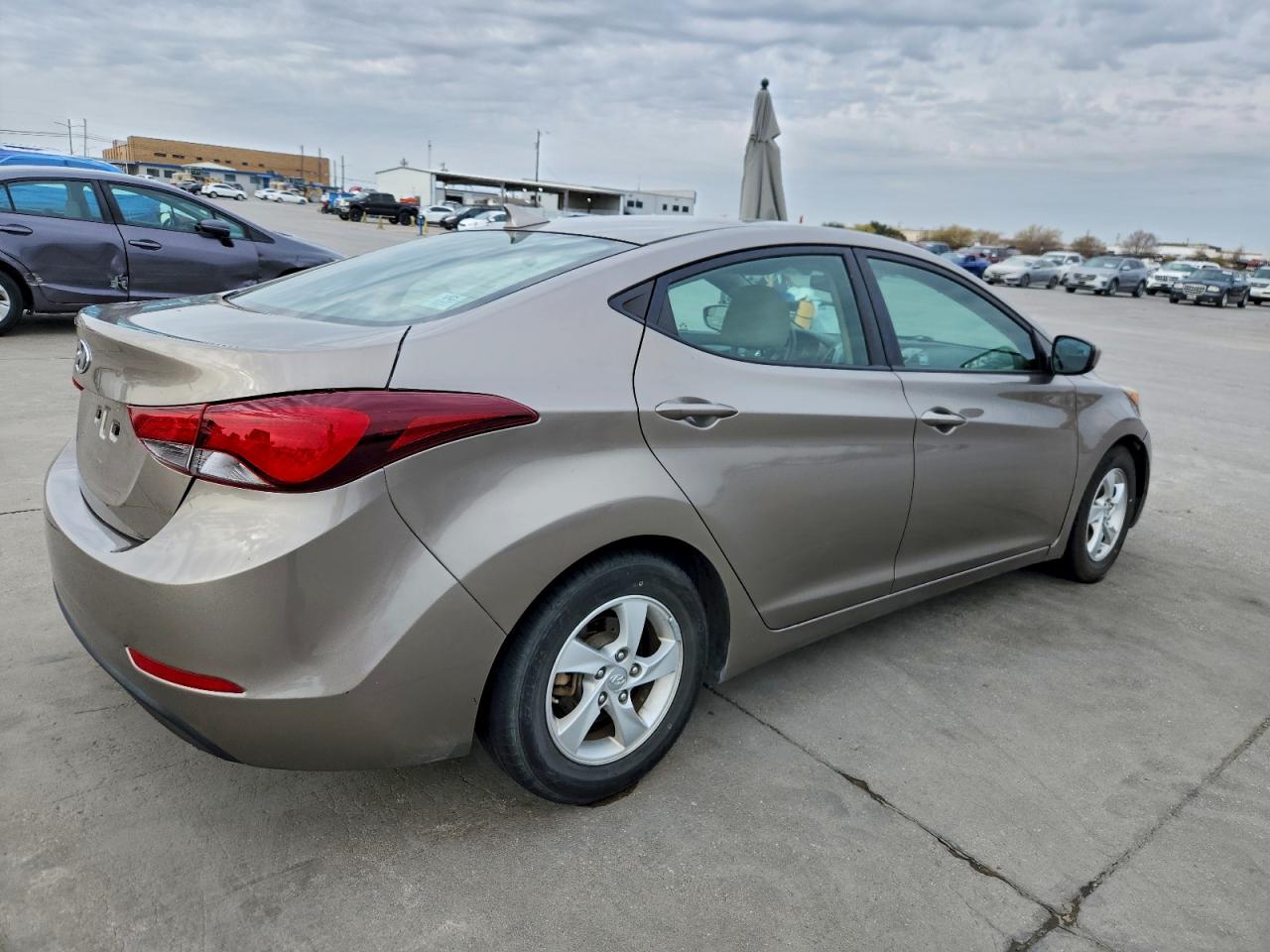 2015 HYUNDAI ELANTRA SE photo 5