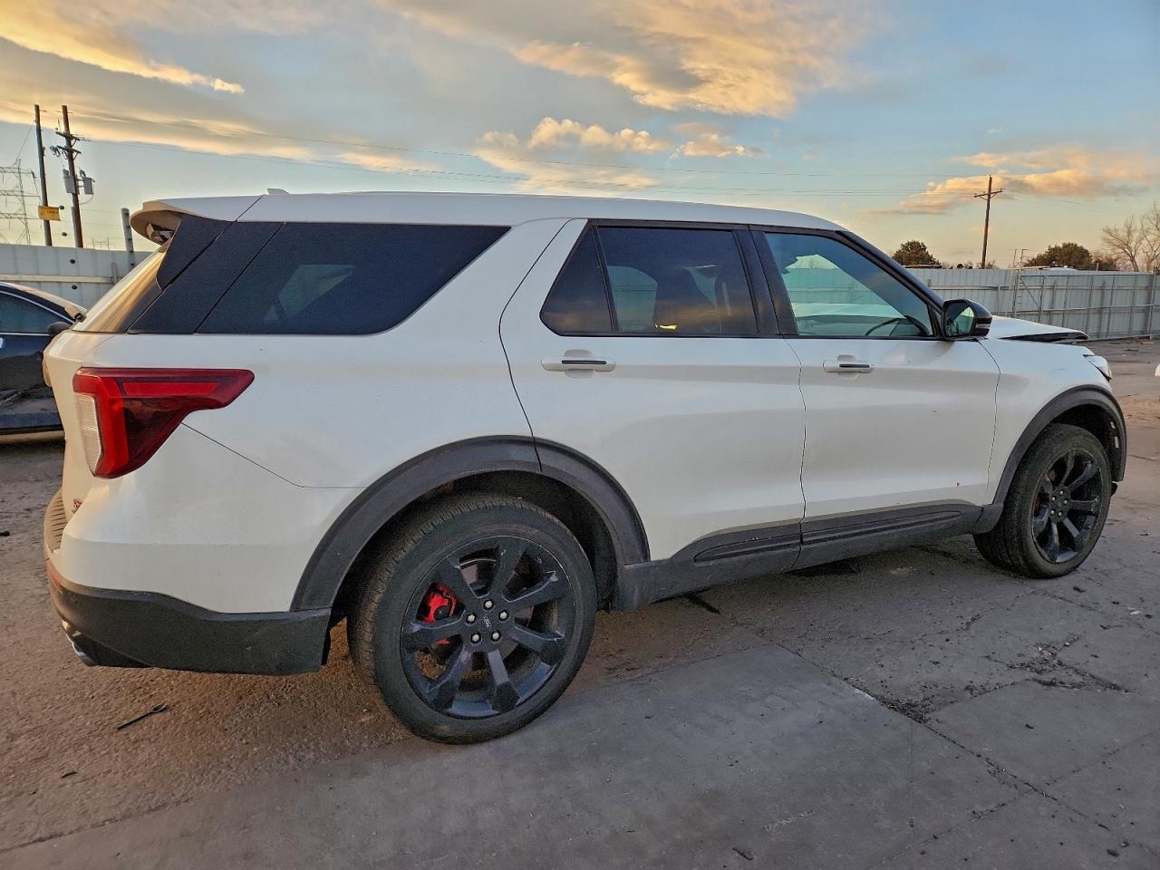 2021 FORD EXPLORER ST photo 5