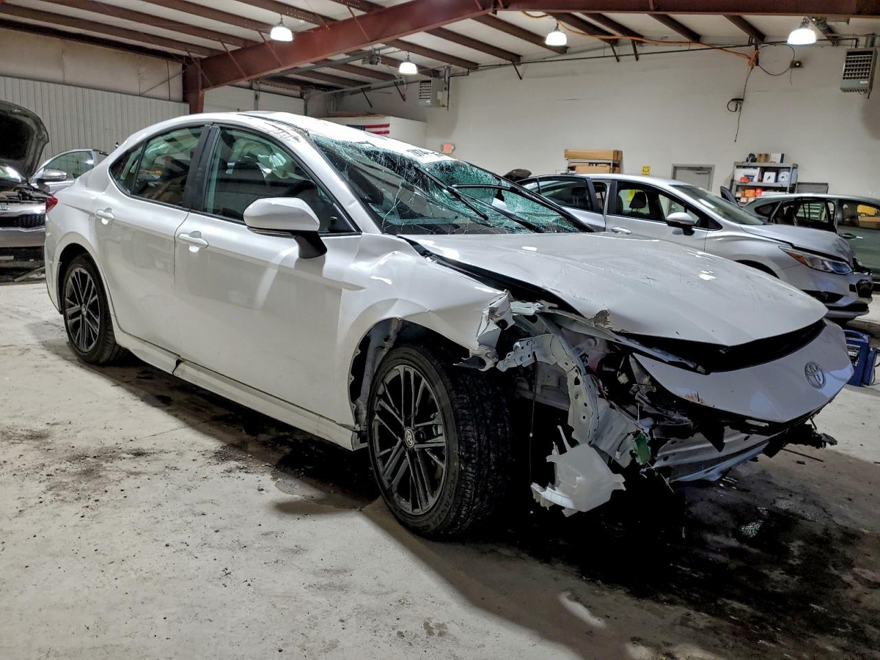 2025 TOYOTA CAMRY XSE photo 4