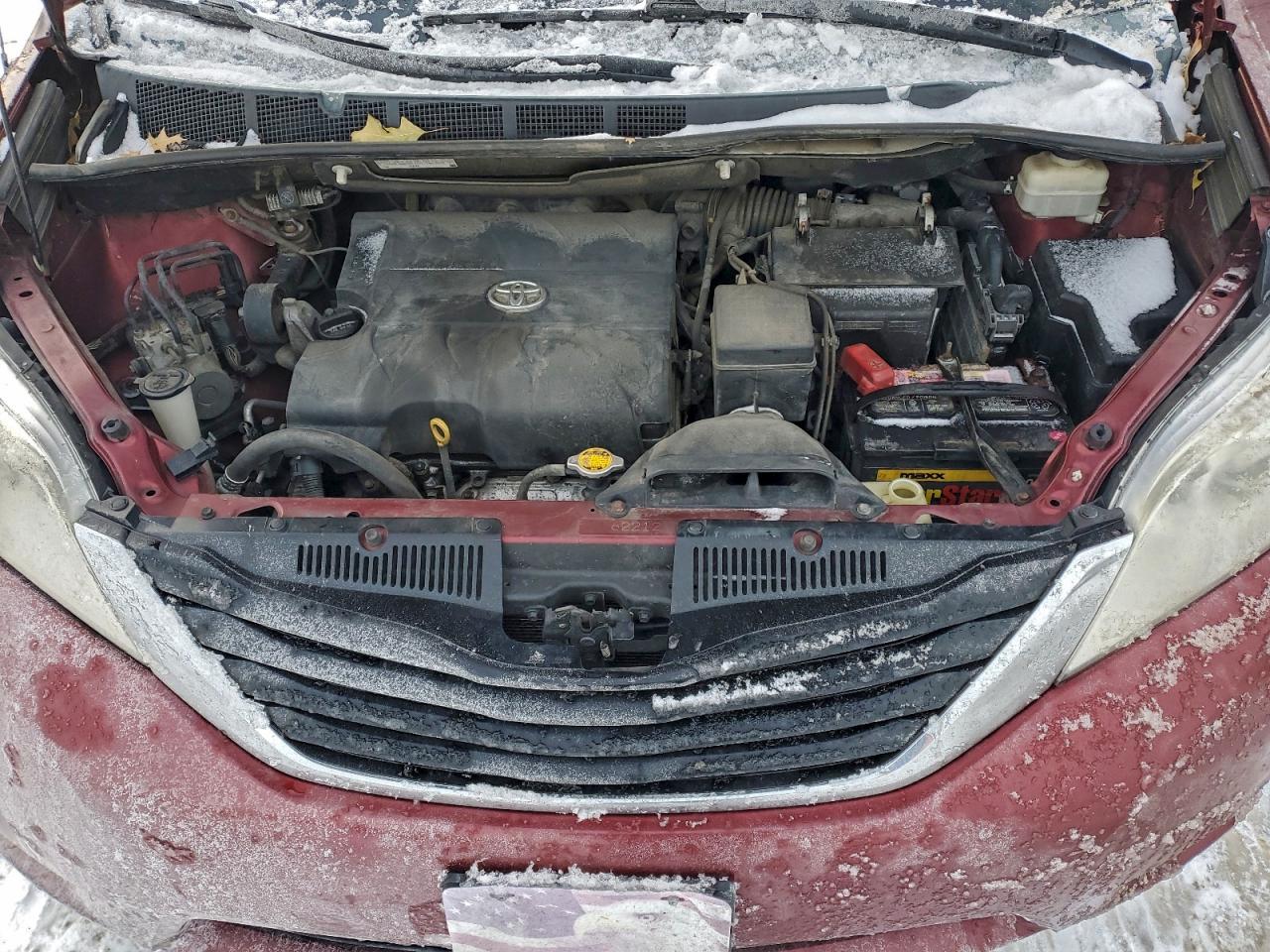 2014 TOYOTA SIENNA LE photo 12