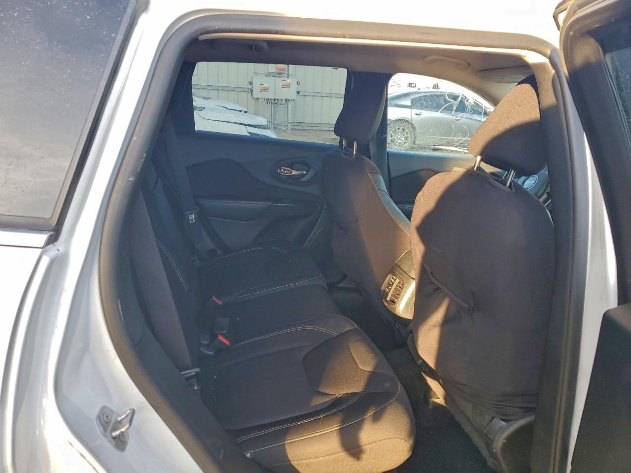 2015 JEEP CHEROKEE LATITUDE photo 11