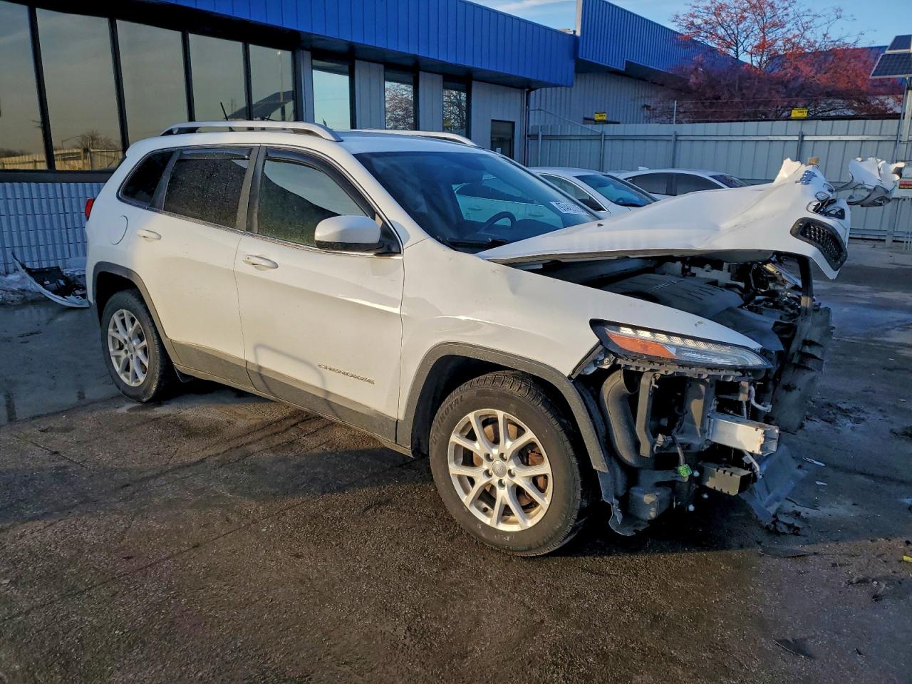 2015 JEEP CHEROKEE LATITUDE photo 4