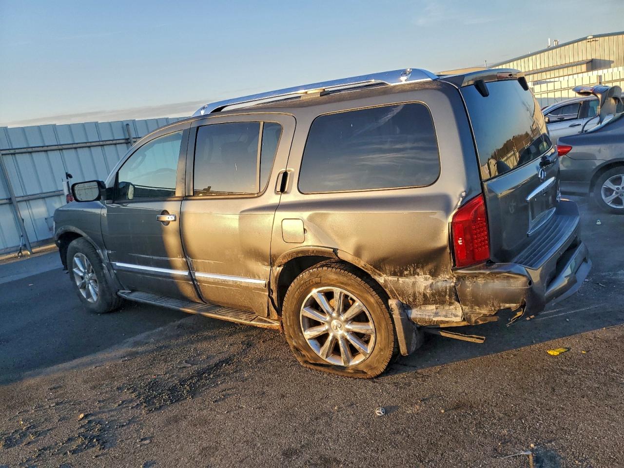 2008 INFINITI QX56 photo 2